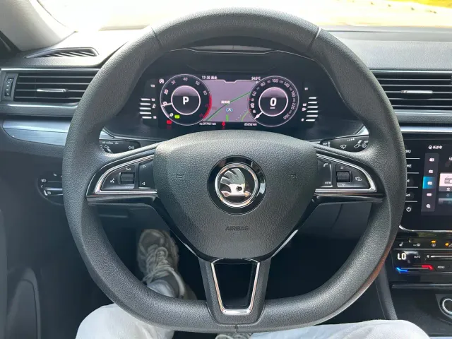 Skoda Superb — Фото автомобиля 11