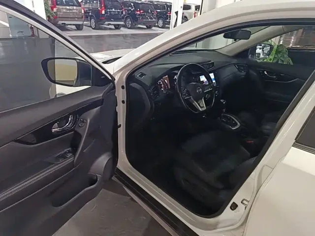 Nissan X-Trail — Фото автомобиля 15