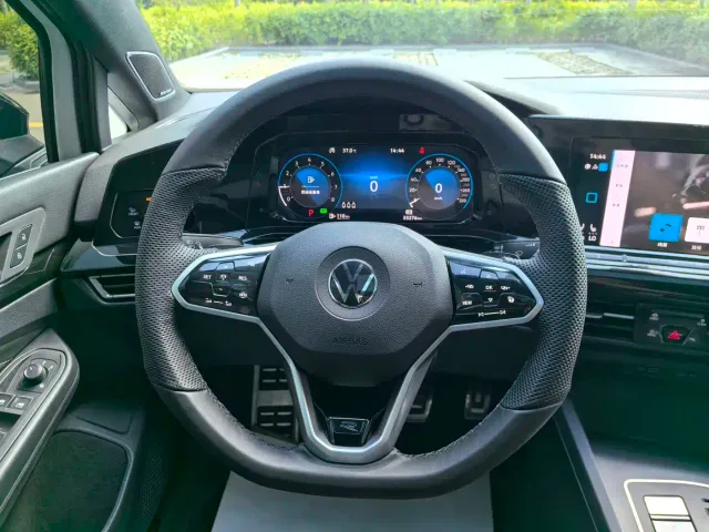Volkswagen Golf — Фото автомобиля 15