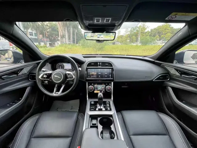 Jaguar XEL — Фото автомобиля 9