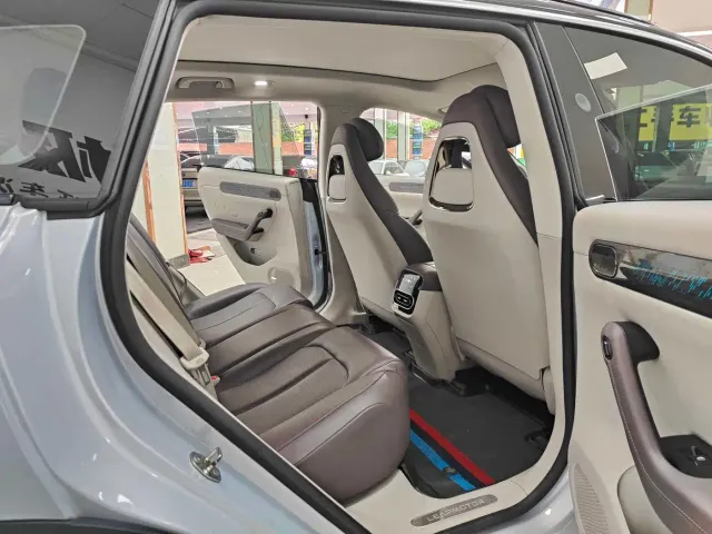 Leapmotor C11 — Фото автомобиля 13