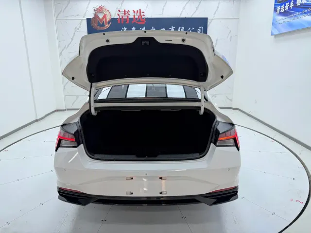 Hyundai Elantra — Фото автомобиля 9