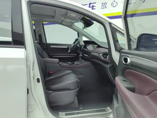 GAC Trumpchi M6 — Фото автомобиля 8