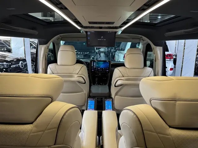 Toyota Vellfire — Фото автомобиля 8