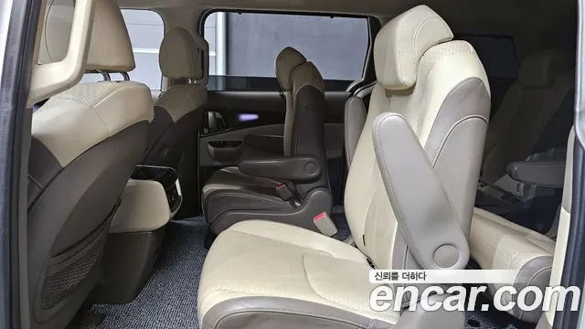 Kia Canival — Фото автомобиля 11