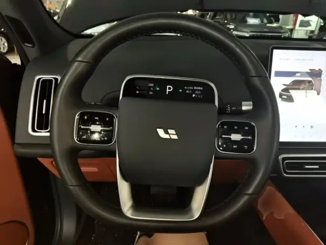Li Auto L7 — Фото автомобиля 10