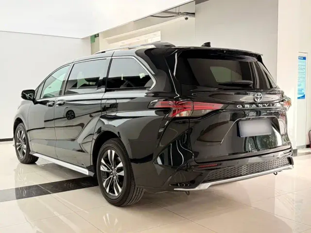 Toyota Granvia — Фото автомобиля 16