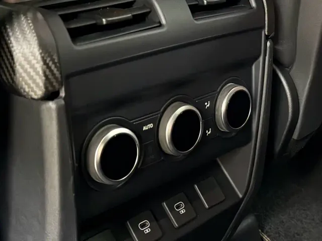 Land Rover Defender — Фото автомобиля 10