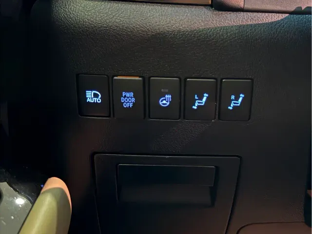 Toyota Alphard — Фото автомобиля 14