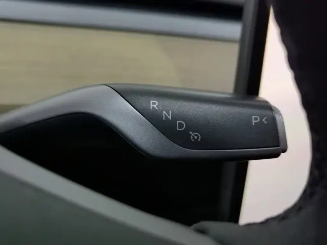 Tesla Model Y — Фото автомобиля 13