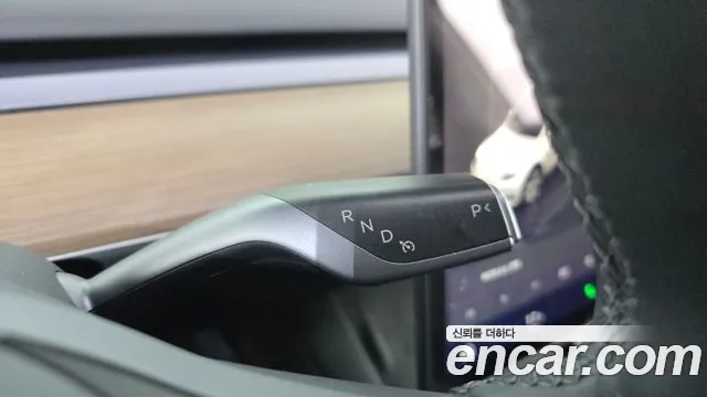 Tesla Model Y — Фото автомобиля 12