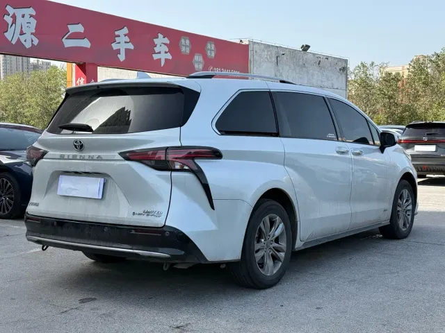 Toyota Sienna — Фото автомобиля 10