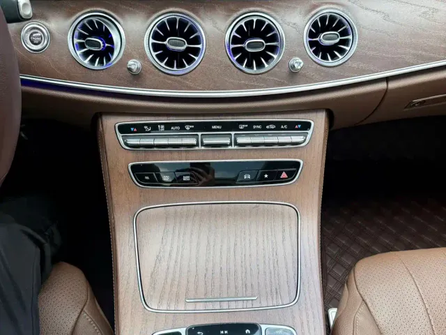 Mercedes-Benz E-Class — Фото автомобиля 11