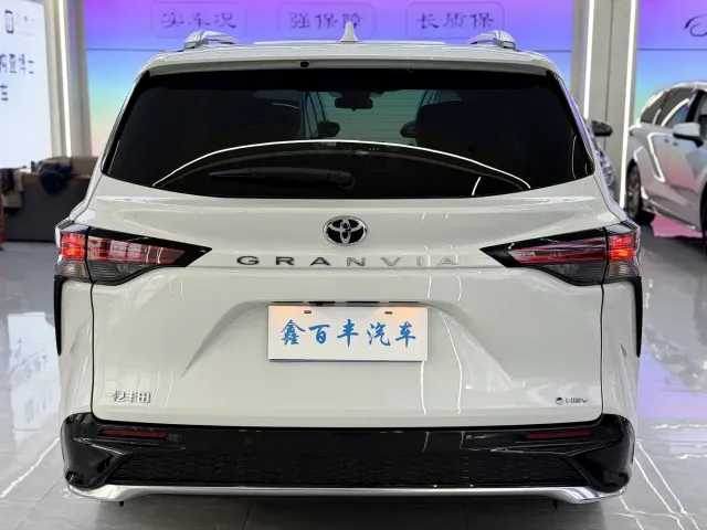 Toyota Granvia — Фото автомобиля 10