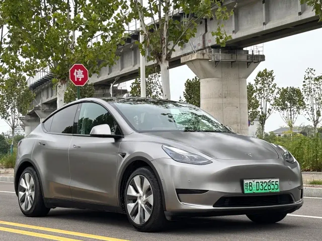 Tesla Model Y — Фото автомобиля 3