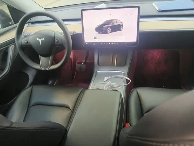 Tesla Model Y — Фото автомобиля 11