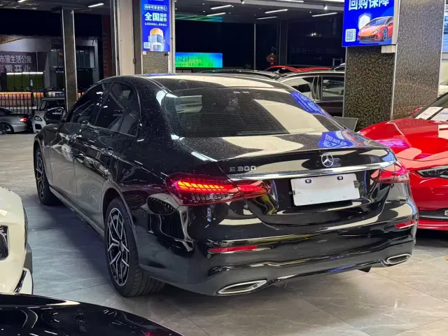 Mercedes-Benz E-Class — Фото автомобиля 12