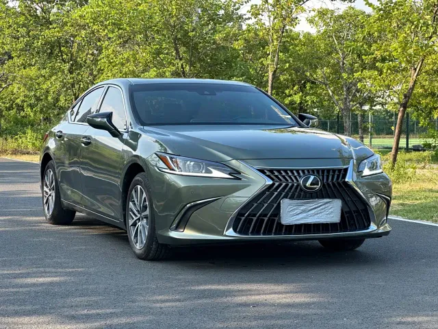 Lexus ES — Фото автомобиля 3