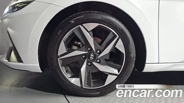 Hyundai Avante CN7 — Фото автомобиля 5