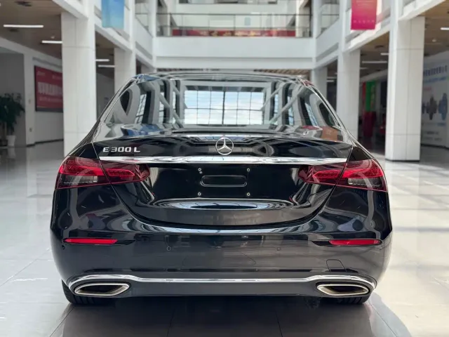 Mercedes-Benz E-Class — Фото автомобиля 6