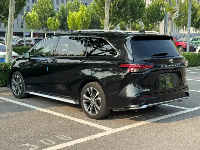 Toyota Granvia — Фото автомобиля 5