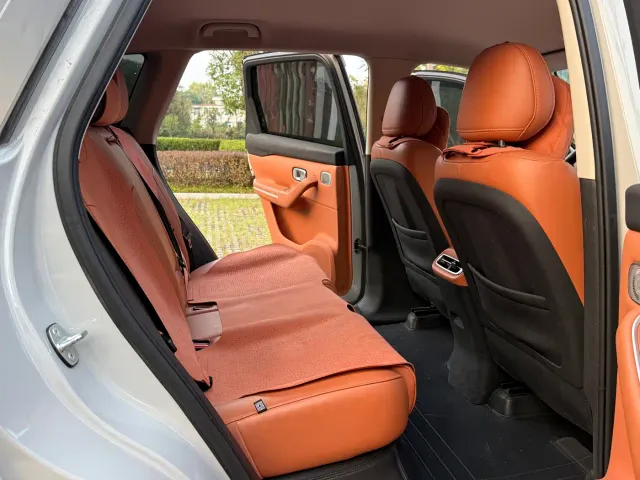 Leapmotor C10 — Фото автомобиля 7