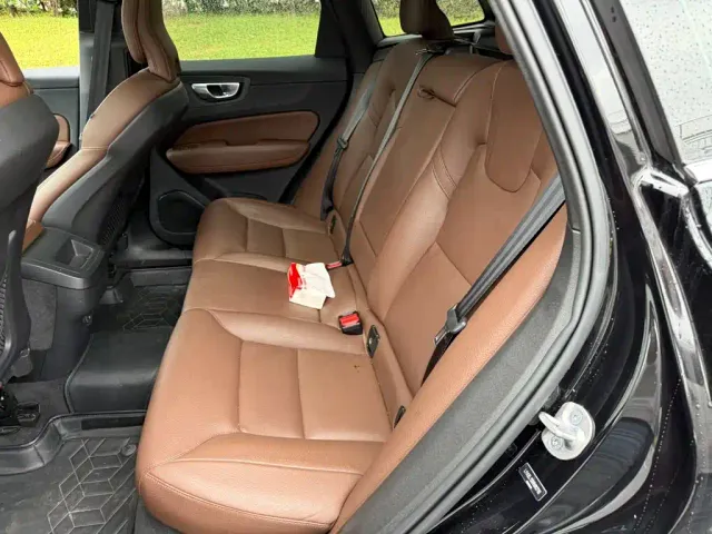 Volvo XC60 — Фото автомобиля 12