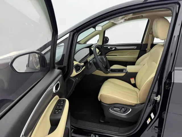 GAC Trumpchi M6 — Фото автомобиля 21