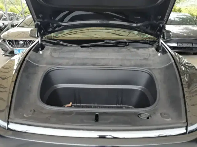 Tesla Model Y — Фото автомобиля 19