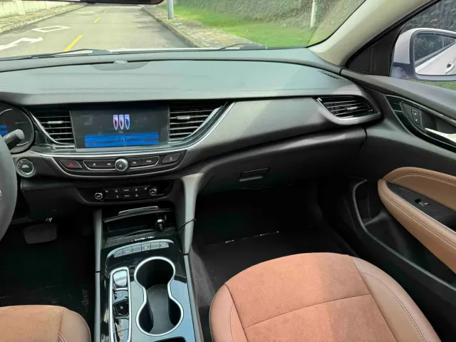Buick Regal — Фото автомобиля 11