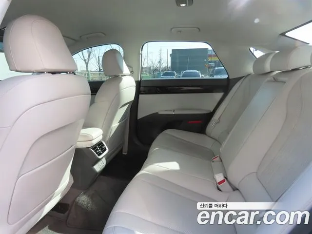 Hyundai Grandeur Grandeur (GN7) 2.5 Бензин 2WD — Фото автомобиля 7