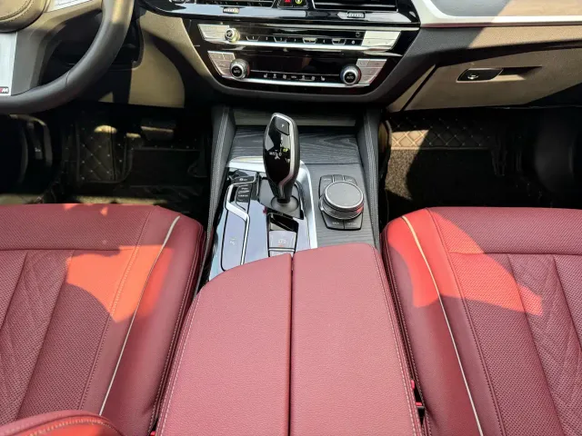 BMW 5 Series — Фото автомобиля 11