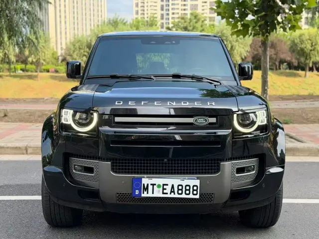 Land Rover Defender — Фото автомобиля 2