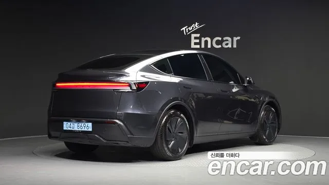 Tesla Model Y — Фото автомобиля 2