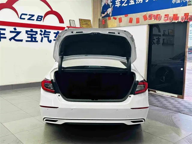 Honda Accord — Фото автомобиля 10
