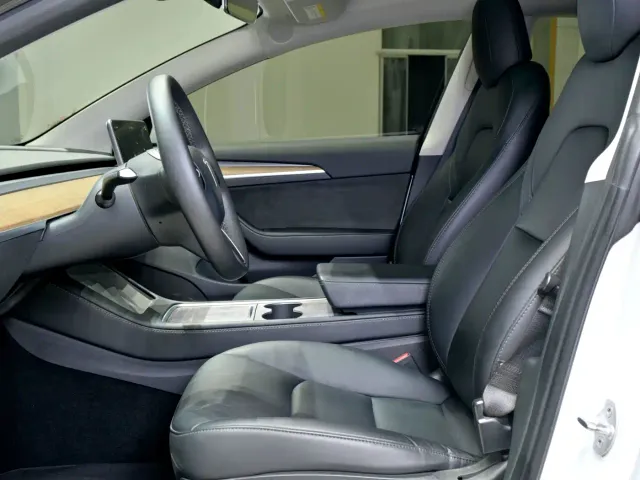 Tesla Model 3 — Фото автомобиля 11