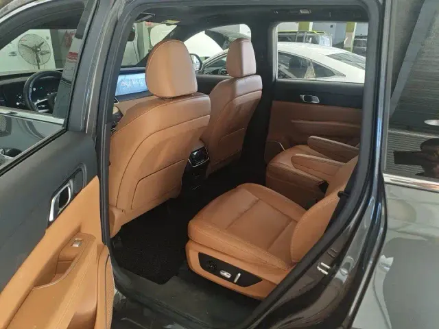 Li Auto ONE — Фото автомобиля 4