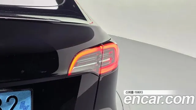 Tesla Model Y — Фото автомобиля 7