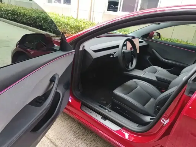 Tesla Model 3 — Фото автомобиля 15