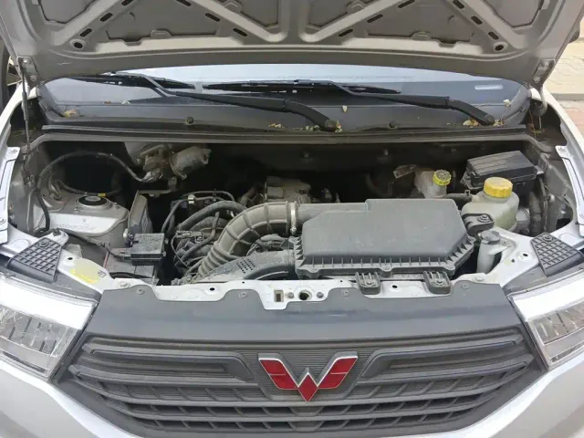 Wuling Hongguang V — Фото автомобиля 16