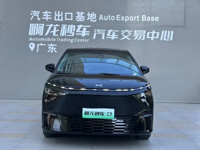 Xpeng X9 — Фото автомобиля 2