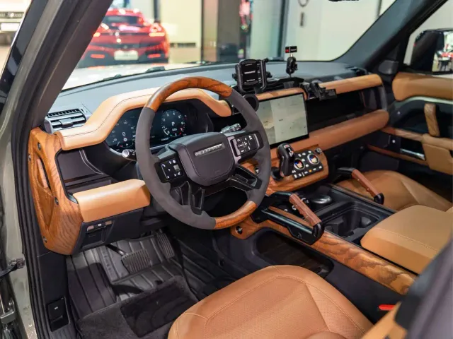 Land Rover Defender — Фото автомобиля 9