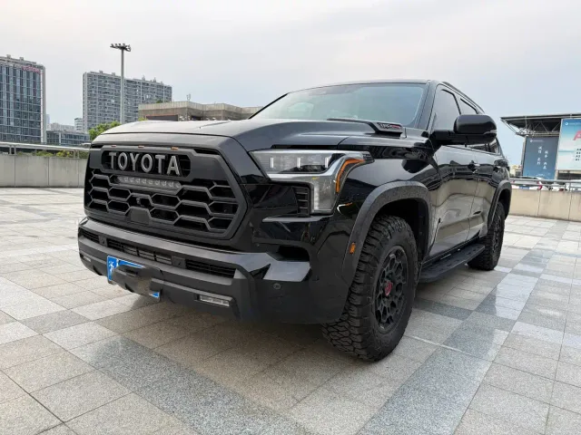 Фотография автомобиля — Toyota Sequoia