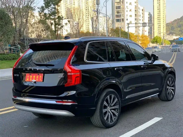 Volvo XC90 — Фото автомобиля 4