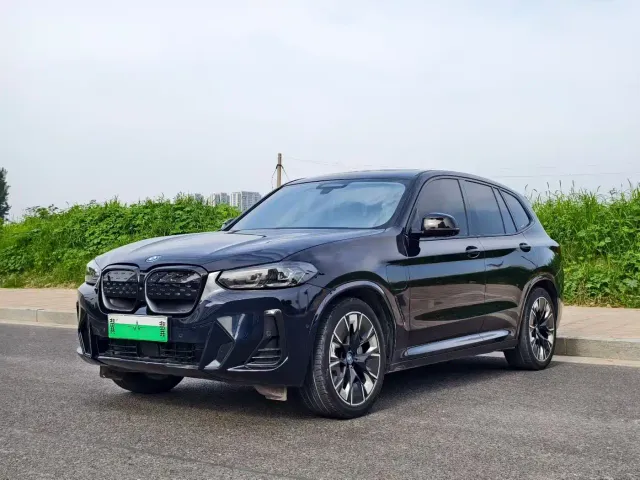 Фотография автомобиля — BMW iX3