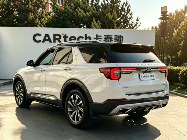 Ford Explorer — Фото автомобиля 5