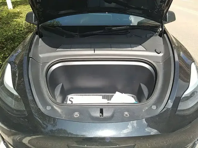 Tesla Model Y — Фото автомобиля 21