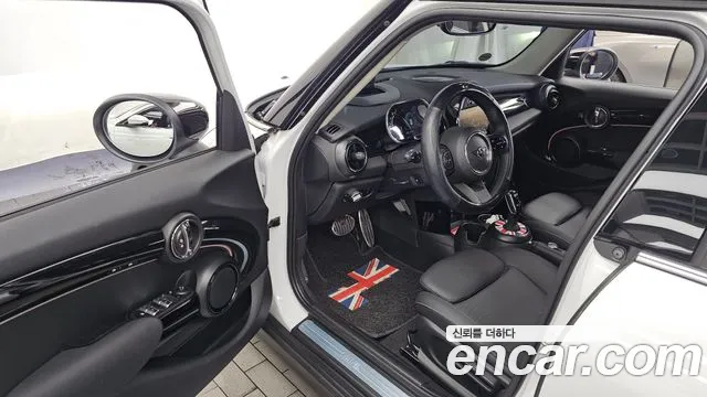 Mini Cooper Cooper 5 дверей Classic — Фото автомобиля 10