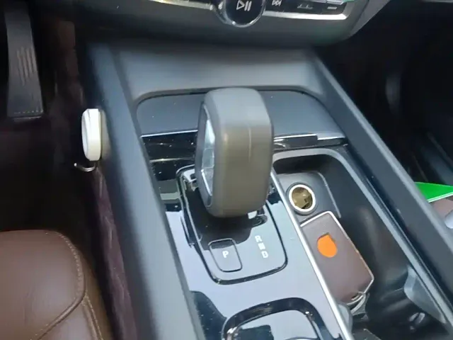 Volvo XC60 — Фото автомобиля 13