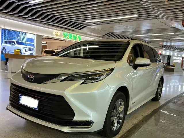Фотография автомобиля — Toyota Sienna